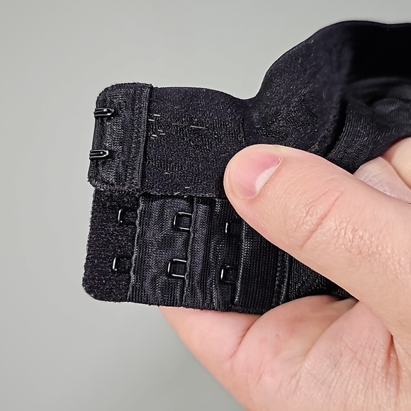 La Senza small black sports bra - Picture 4 of 7